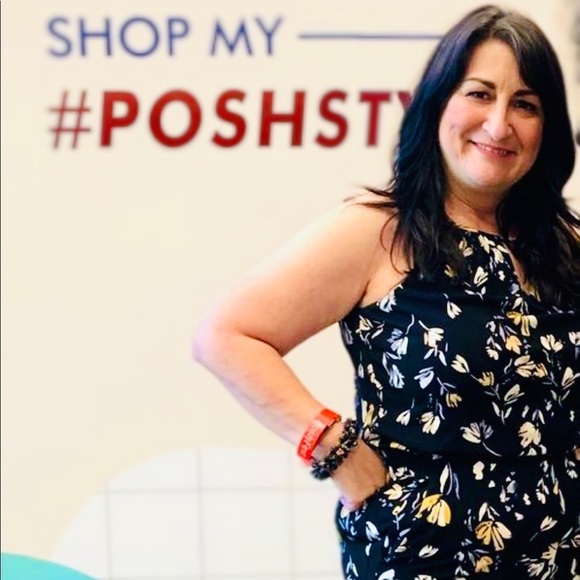 Meet your Posher, Deborah - Picture 1 of 9